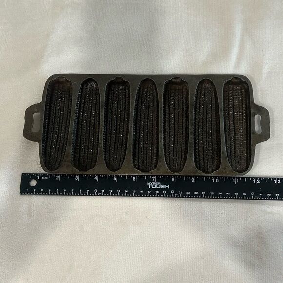 Cast Iron Cornbread Pan 7 Ear 26 Preowned Seasoned - Picture 5 of 9